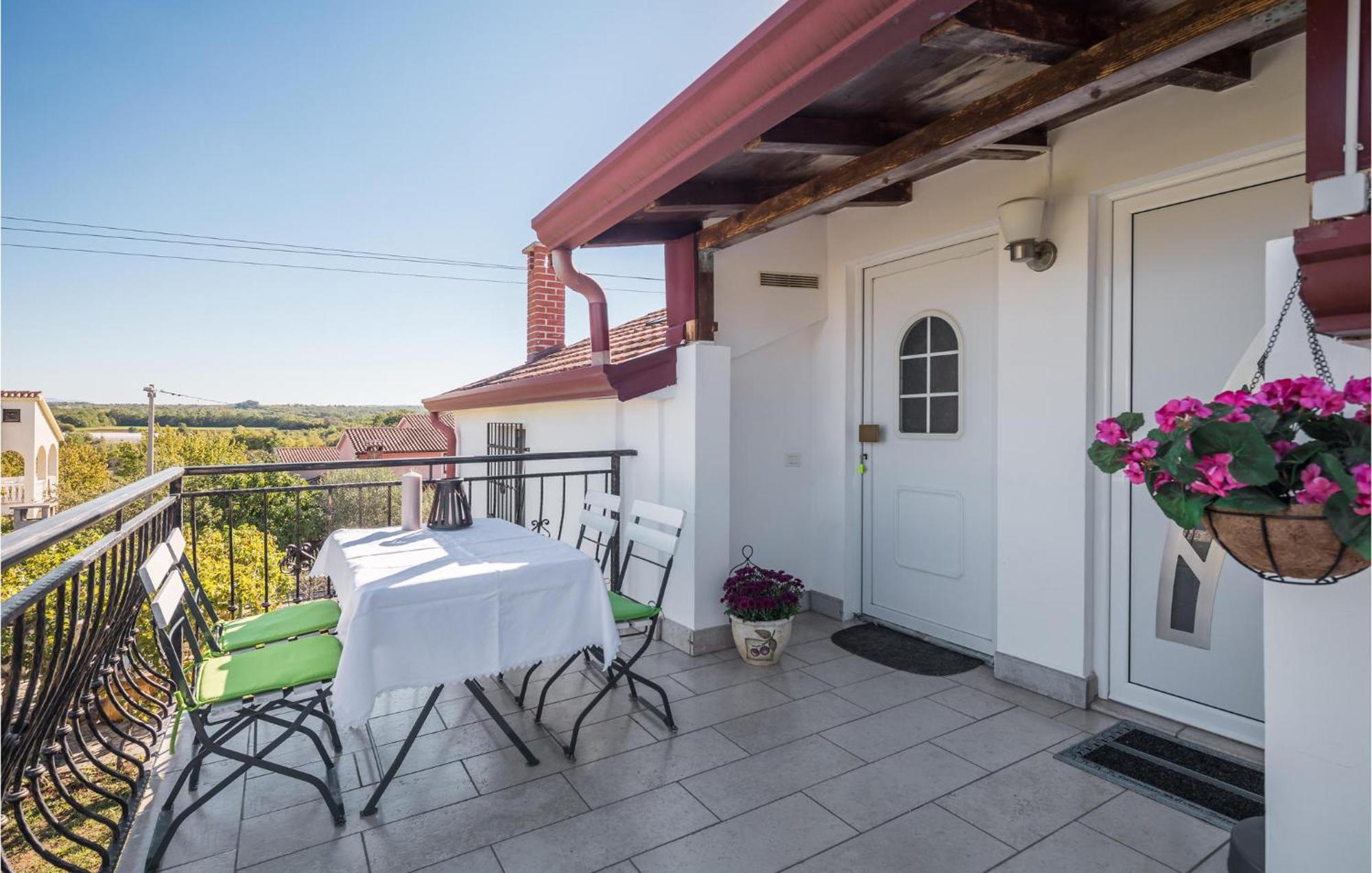 Gorgeous Apartment In Musalez With Kitchen Kültér fotó